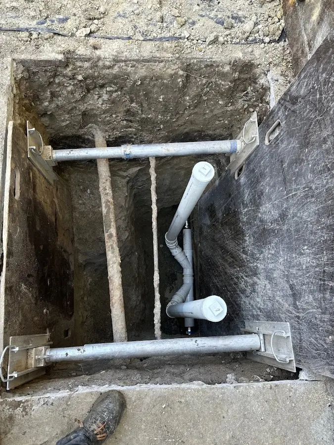 Experienced plumber completing Drain Cleaning work in Clintonville